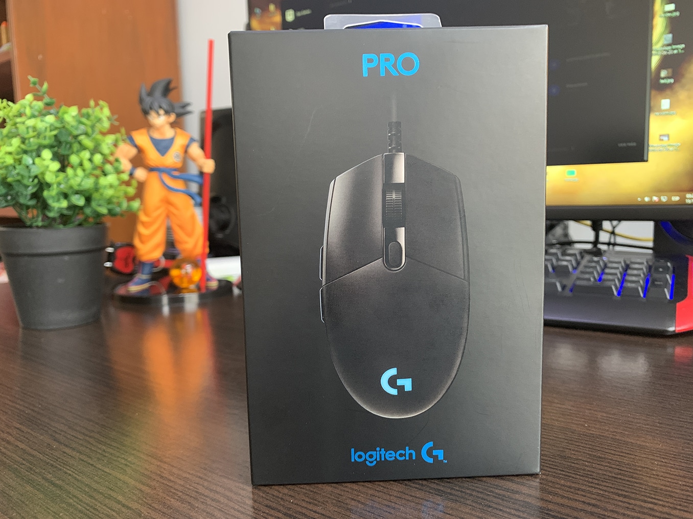 Logitech hero x. Logitech g Pro Pro Hero. Logitech g Pro Hero обзор. Logitech g404 Hero. Коробка Лоджитек g733.