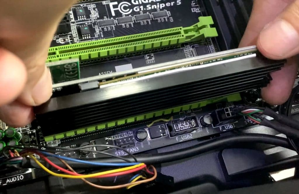 conectar el adaptador m.2 al puerto PCI-e de nuestra motherboard
