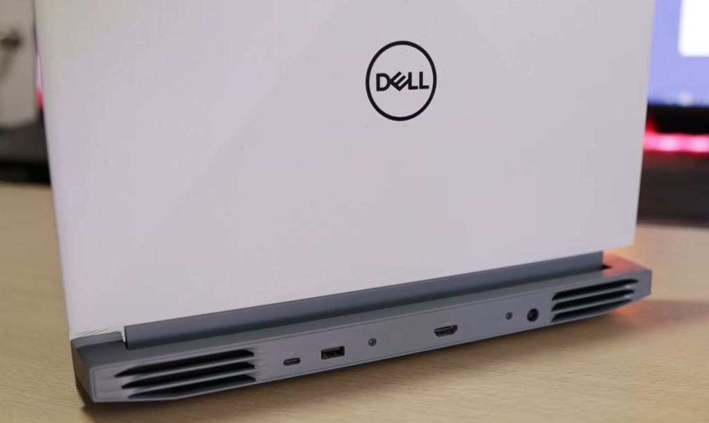 Parte trasera de conexiones de la Dell G15 