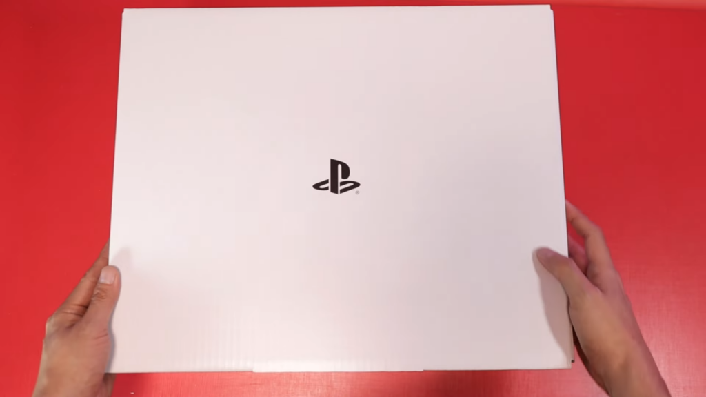 caja en blanco con el logo de PlayStation