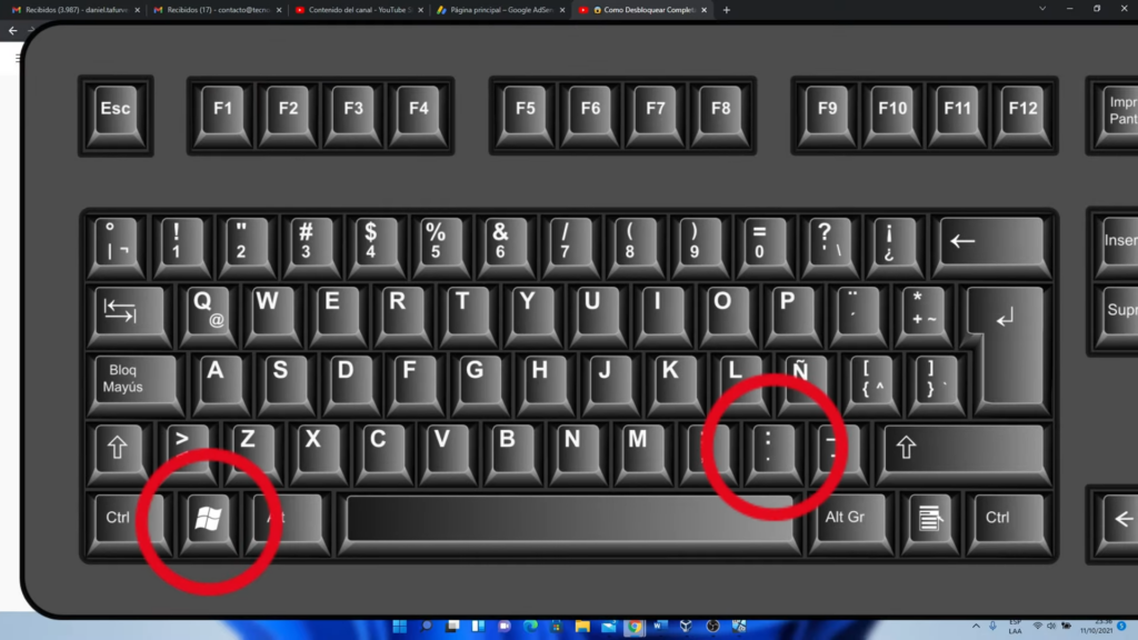 Windows + . (punto). 