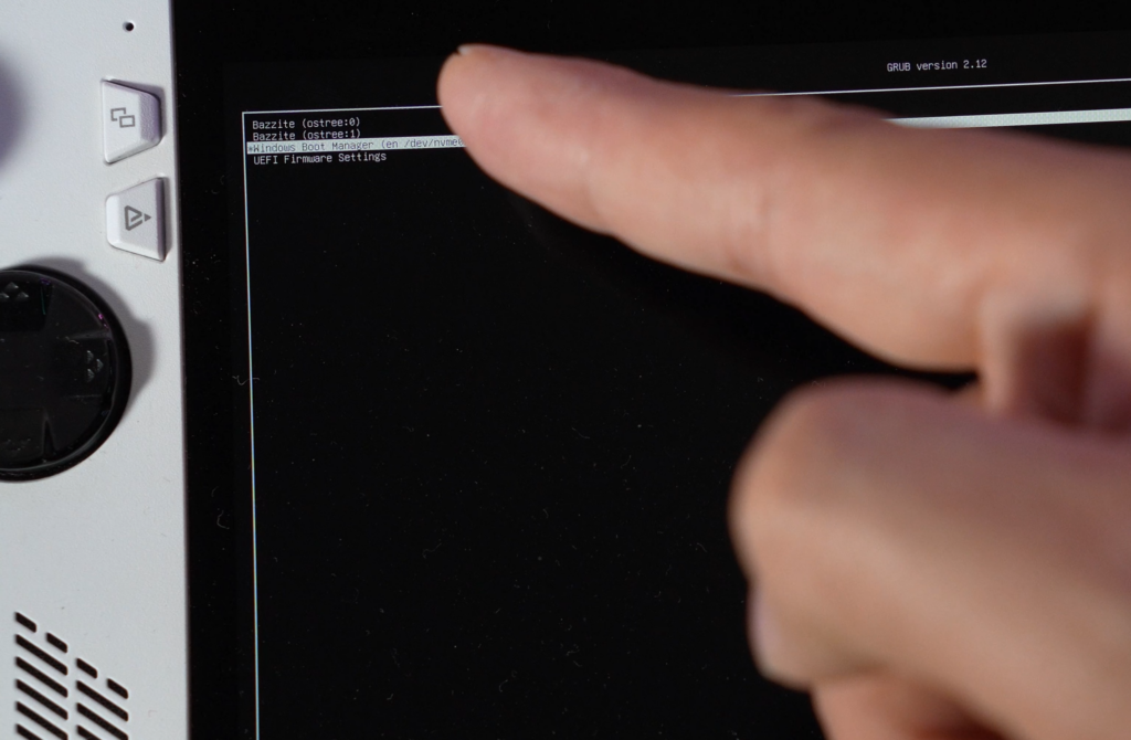 Cómo elegir entre Windows y Bazzite al iniciar el PC