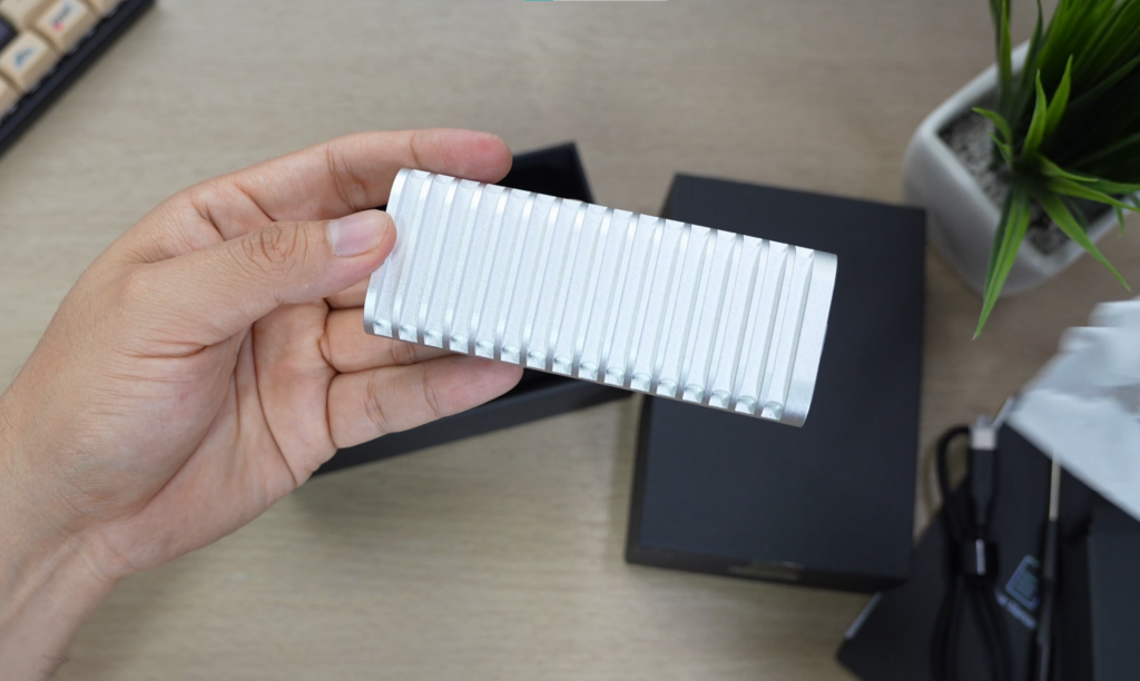 Unboxing: una carcasa claramente pensada para resistir