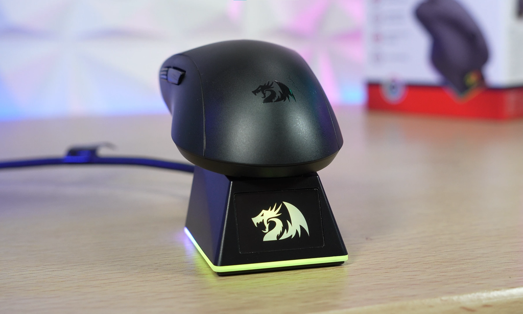 Iluminación RGB y receptor inalámbrico integrado
